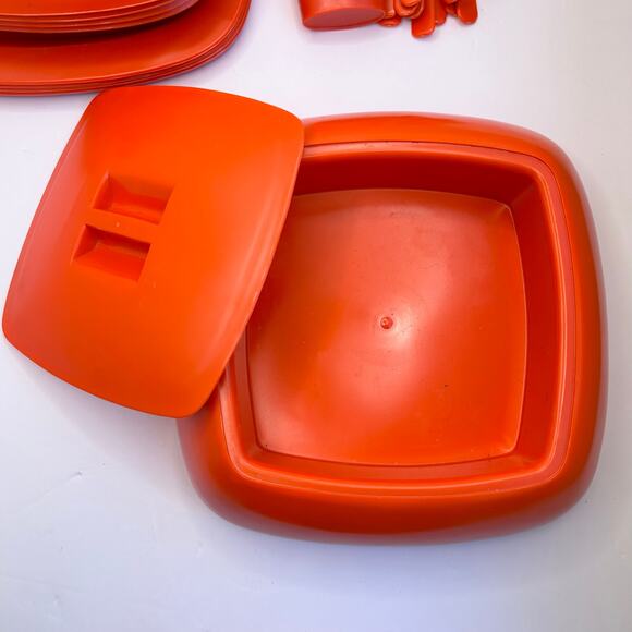 Vintage Orange Nesting Picnic Set Plates Cups Silverware Bowls Salt Pepper MCM - Picture 10 of 14